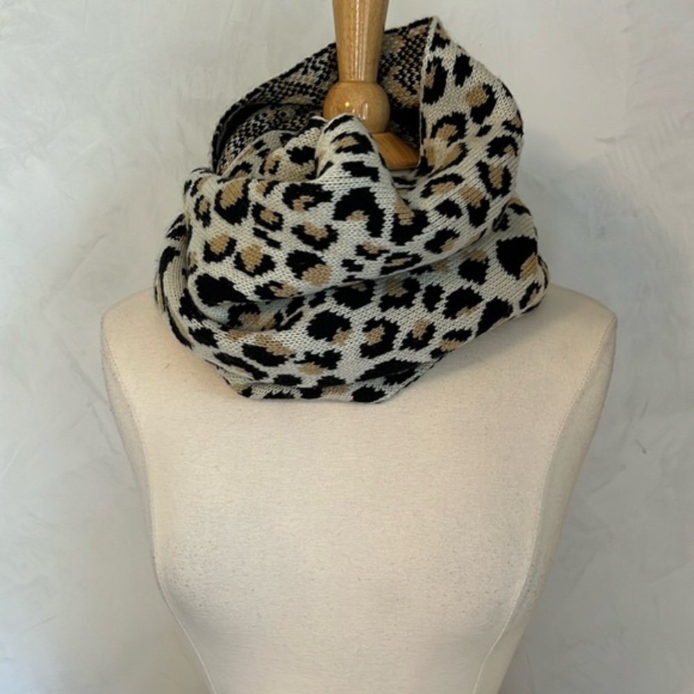 Anne Klein Animal print cream,beige & black infinity Scarf 100%Acrylic one size